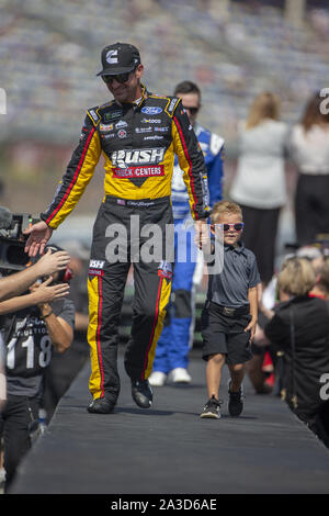 Concord, North Carolina, USA. 30 Sep, 2019. Clint Bowyer (14) erhält für die Bank von Amerika ROVAL 400 bei Charlotte Motor Speedway in Concord, North Carolina eingeführt. (Bild: © Stephen A. Arce/ASP) Stockfoto