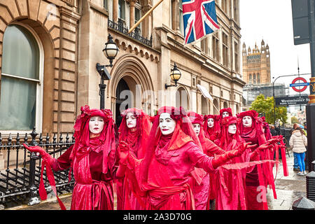 London, England - Okt 7, 2019: umweltaktivisten vor dem Aussterben Rebellion in Westminster am ersten Tag einer geplanten zwei Wochen von Protesten. Stockfoto