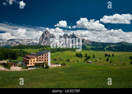 Die Landschaft rund um Seiser Alm, die größte in Europa. In den Dolomiten, Südtirol Stockfoto