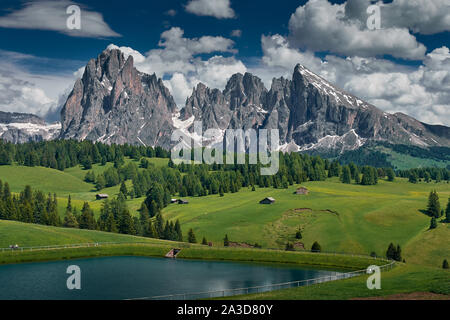 Die Landschaft rund um Seiser Alm, die größte in Europa. In den Dolomiten, Südtirol Stockfoto