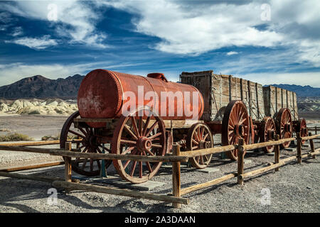 20 mule Team wagen, Harmony Borax Works Interpretive Trail, Death Valley National Park, Kalifornien, USA Stockfoto