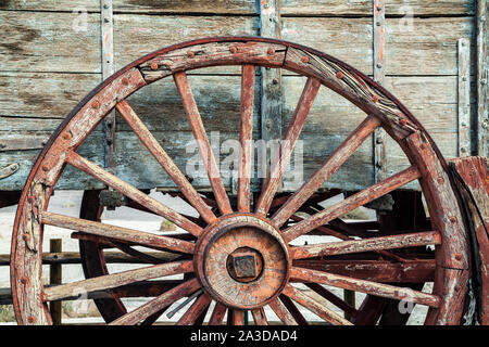 Rad, 20 mule Team wagen, Harmony Borax Works Interpretive Trail, Death Valley National Park, Kalifornien, USA Stockfoto