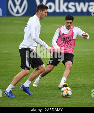 Dortmund, Deutschland. 07 Okt, 2019. Duelle, Duell zwischen Niklas Suele (Deutschland) und Nadiem Amiri (Deutschland). GES/Fußball/Training der Deutschen Nationalmannschaft in Dortmund, 07.10.2019 Fußball / Fussball: Training der Deutschen Nationalmannschaft, Dortmund, 7. Oktober 2019 | Verwendung der weltweiten Kredit: dpa/Alamy leben Nachrichten Stockfoto