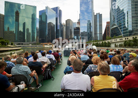 Chicago Architecture Center River Boat Tour auf den Chicago River bei Wolf Point Chicago Illinois Vereinigte Staaten von Amerika Stockfoto