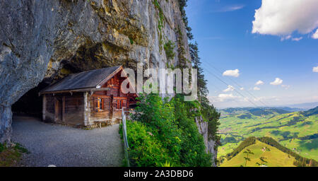 Historische Hütte im Wildkirchli cave in die Region Appenzell Schweiz Stockfoto