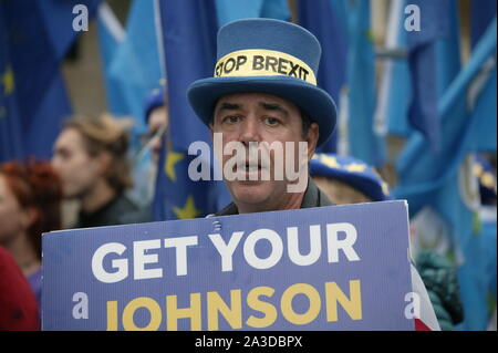 LONDON, VEREINIGTES KÖNIGREICH. 07 Okt 2019, Steve Bray, Herr Stop Brexit am Aussterben Rebellion Protest in Westminster, Klimawandel zu markieren. © Martin Foskett/Knelstrom Ltd/Alamy leben Nachrichten Stockfoto