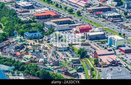 Die Insel im Pigeon Forge, Pigeon Forge, Tennessee, Vereinigte Staaten - 14. Juni 2019: Horizontale Luftaufnahme der Insel in Pigeon Forge. Stockfoto