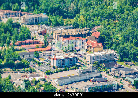 Gatlinburg, Tennessee, United States, 14. Juni 2019: Horizontale Luftaufnahme von Vacation Condos in Gatlinburg, Tennessee in der Nähe von Smoky Mountains National Stockfoto