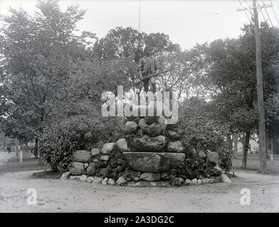Antike c1900 Foto, Minuteman Statue in Lexington, Massachusetts. Quelle: ORIGINAL GLAS NEGATIVE Stockfoto