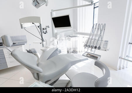 Zahnarzt Stuhl in der neuen moderne Zahnarztpraxis Büro Stockfoto
