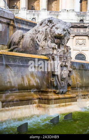 Skulptur eines Löwen - ein Fragment der Brunnen vor der Kirche von Saint-Sulpice. Paris. Frankreich Stockfoto