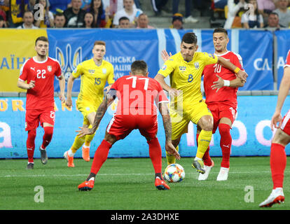 Lemberg, Ukraine - Juni 7, 2019: Ruslan Malinovskiy der Ukraine Angriffe während der UEFA EURO 2020 Qualifikationsspiel gegen Serbien im Arena Stadion Lemberg in Lemberg. Die Ukraine gewann 5-0 Stockfoto