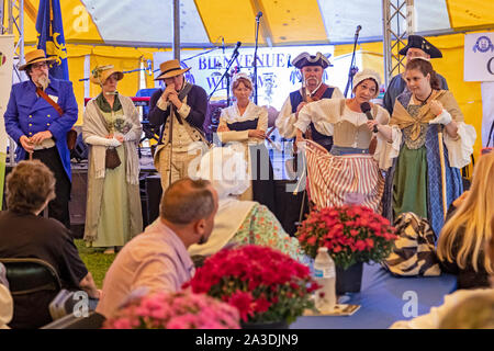 Detroit, Michigan - Historische Re-enactors zeigen Periode Kleidung wie die Ste. Anne Pfarrei de Detroit hält seinen dritten jährlichen Rendez-vous Kultur festiva Stockfoto