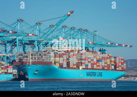 Algeciras Hafen, Spanien; Oktober//06/2019; M/v Maria Maersk Container Schiff beladen an Maersk APM Terminals Container. Stockfoto