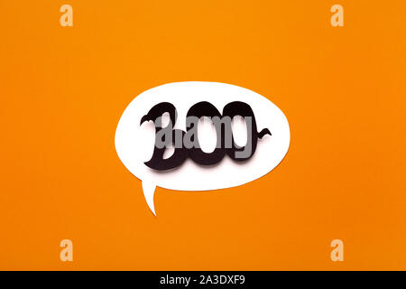 Kreative buh Text in der Sprechblase auf Halloween Hintergrund Stockfoto