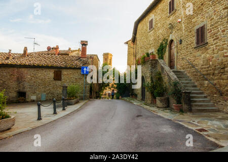 Stadtbild der mittelalterlichen befestigten Dorfes Volpaia, in der Gemeinde von Radda in Chianti, in der Provinz Siena in Italien. Stockfoto