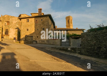 Stadtbild der mittelalterlichen befestigten Dorfes Volpaia, in der Gemeinde von Radda in Chianti, in der Provinz Siena in Italien. Stockfoto