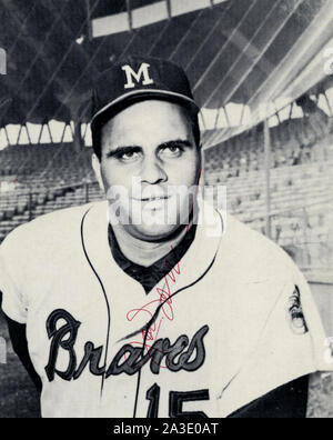 1950s Era autographierte schwarz-weiß Foto von Hall of Fame Baseball Spieler und Manager Joe Torre mit den Milwaukee Braves. Stockfoto