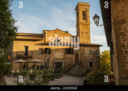 Volpaia, Siena, Italien - 19 September, 2018: Die stadtlandschaft der mittelalterlichen befestigten Dorfes Volpaia in der Gemeinde Radda in Chianti in der Prov Stockfoto