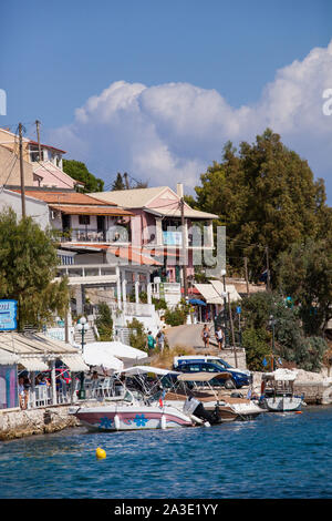 Boote im Hafen an der griechischen Ferienort Kassiopi Korfu Griechenland Stockfoto