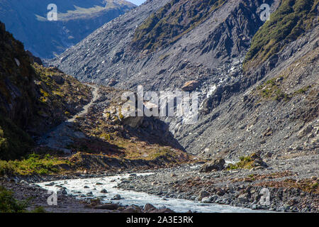 Blick auf den Fluss geschmolzenes Gletscherwasser aus Fox Glacier Stockfoto