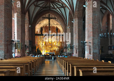 Danzig, Pommern, Polen - 19. Juni 2019: Hl. Birgitta die Kirche Innenraum mit Bernstein altar in Danzig - Polen. Stockfoto