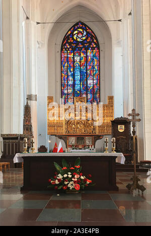 Danzig, Pommern, Polen - 19. Juni 2019: Hl. Birgitta die Kirche Innenraum mit Bernstein altar in Danzig - Polen. Stockfoto