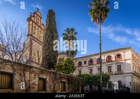 Sonntag morgen Blick auf Malaga Altstadt mit engen Gassen und Bögen im südlichen Spanien Stockfoto