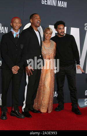 Oktober 6, 2019, Los Angeles, CA, USA: LOS ANGELES - OKT 6: Jaden Smith, Will Smith, Jada Pinkett Smith, Trey Smith an der ''Zwillinge'' Premiere auf der TCL Chinese Theater IMAX am 6. Oktober 2019 in Los Angeles, CA (Credit Bild: © Kay Blake/ZUMA Draht) Stockfoto