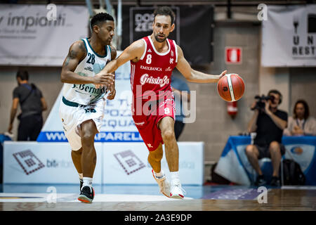 Giuseppe Poeta (Grissin Bon Reggio Emilia) während Legabasket Serie vs ein Basketball Spiel Acqua S. Bernardo Pallacanestro Cantu' Grissin Bon Reggio Emil Stockfoto