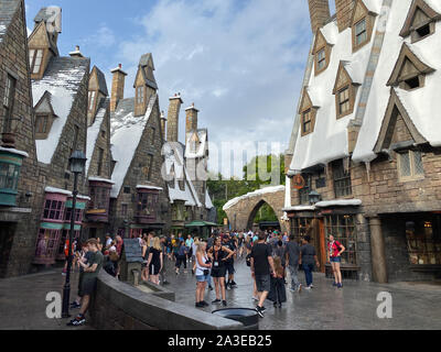 Orlando, FL/USA -10/6/19: Hogsmeade Teil der Zauberwelt von Harry Potter Attraktion in den Universal Studios Inseln Adventure Theme Park. Stockfoto