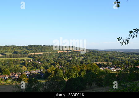 Blick über Shoreham Blick nach Süden Osten aus dem Pfad an der Grenze Meenfield Holz in den Darent Tal Blick in Sevenoaks und Kemsing Stockfoto