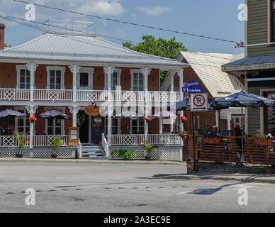 Alfresco Dining genießen in Baie Saint Paul, Quebec an einem schönen Sommertag. Stockfoto