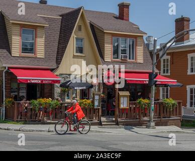 Alfresco Dining genießen in Baie Saint Paul, Quebec an einem schönen Sommertag. Stockfoto