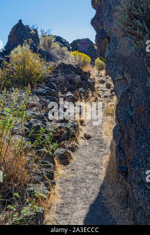 Kalifornien, Lava Beds National Monument, Captain Jack's Stronghold, Trail Stockfoto