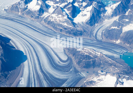 Luftbild des malerischen grönländischen Gletscher und Eisberge Stockfoto