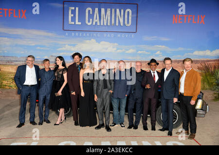 Los Angeles, USA. 07 Okt, 2019. LOS ANGELES, USA. Oktober 07, 2019: Vince Gilligan, Charles Baker, krysten Ritter, Matt Jones, Betsy Brandt, Aaron Paul, Dean Norris, Jonathan Banks, Giancarlo Esposito, Bryan Cranston & Jesse Plemons bei der Premiere von "El Camino: Breaking Bad Movie" im Regency Dorf Theater. Foto: Paul Smith/Alamy leben Nachrichten Stockfoto