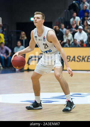 Hamburg, Deutschland. 04 Okt, 2019. Basketball, Bundesliga, Hauptrunde, 2. Spieltag: Hamburg Türme - synt. MBC Weißenfels in der Inselparkhalle. Hamburger Justus Hollatz in Aktion. Credit: Daniel Bockwoldt/dpa/Alamy leben Nachrichten Stockfoto