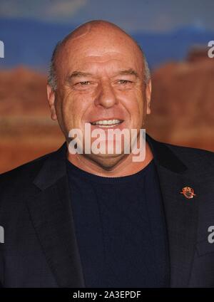 Los Angeles, CA. 7 Okt, 2019. Dean Norris in der Ankunftshalle für EL CAMINO: BREAKING BAD MOVIE Premiere, Regency Dorf Theater - Westwood, Los Angeles, CA Oktober 7, 2019. Credit: Elizabeth Goodenough/Everett Collection/Alamy leben Nachrichten Stockfoto