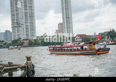 Blick von Mekhala Pier Wat Yannawa Tempel. Stockfoto