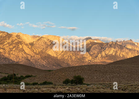 Mount Whitney und Sierra Nevada von Lone Pine Kalifornien Stockfoto