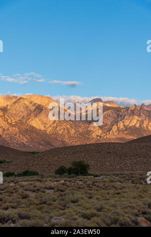 Mount Whitney und Sierra Nevada von Lone Pine Kalifornien Stockfoto