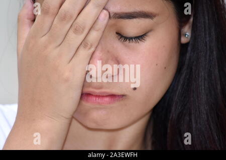 Ein Jugendlicher Minderheit Person schämen Stockfoto