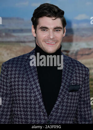 Westwood, Ca. 7 Okt, 2019. RJ Mitte besucht die Premiere von Netflix "El Camino: Breaking Bad Movie" im Regency Dorf Theater am 07. Oktober 2019 in Westwood, Kalifornien. Credit: Tony Forte/Medien Punch/Alamy leben Nachrichten Stockfoto