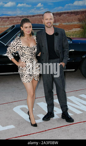 Westwood, Ca. 7 Okt, 2019. Lauren Parsekian und Aaron Paul nehmen an der Premiere von Netflix "El Camino: Breaking Bad Movie" im Regency Dorf Theater am 07. Oktober 2019 in Westwood, Kalifornien. Credit: Tony Forte/Medien Punch/Alamy leben Nachrichten Stockfoto