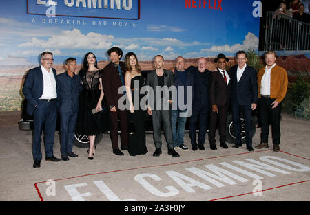 Westwood, Ca. 7 Okt, 2019. Aaron Paul, Bryan Cranston, Vince Gilligan, Matt Jones, Charles Baker, krysten Ritter, Betsy Brandt, Dean Norris, Jonathan Banks, Giancarlo Esposito, Jesse Plemons Besuchen die Premiere von Netflix "El Camino: Breaking Bad Movie" im Regency Dorf Theater am 07. Oktober 2019 in Westwood, Kalifornien. Credit: Tony Forte/Medien Punch/Alamy leben Nachrichten Stockfoto