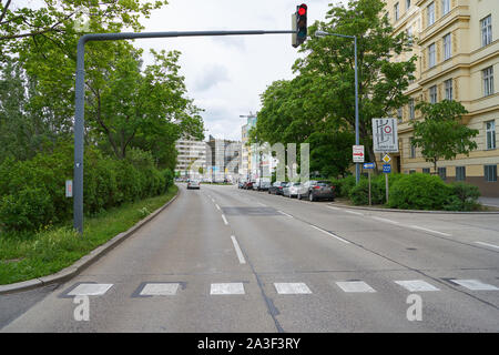 Wien, ÖSTERREICH - ca. Mai 2019: Wiener Städtische Landschaft Tagsüber. Stockfoto