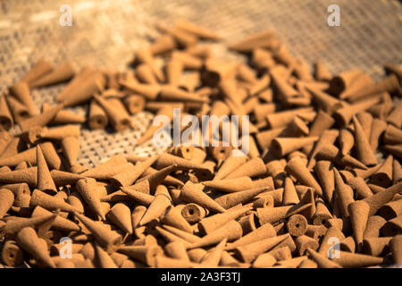 Räucherstäbchen kegel Stick als von zu Hause aus Industrie in Sapa - Lao Cai North Vietnam Indochina gesehen Stockfoto