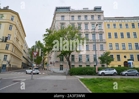 Wien, ÖSTERREICH - ca. Mai 2019: Wiener Städtische Landschaft Tagsüber. Stockfoto