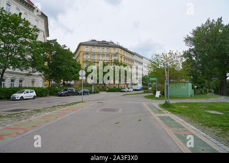 Wien, ÖSTERREICH - ca. Mai 2019: Wiener Städtische Landschaft Tagsüber. Stockfoto